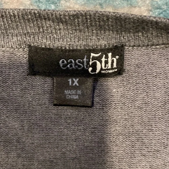 Plus size women’s 1X two-in-one cardigan sweater top - Picture 3 of 5